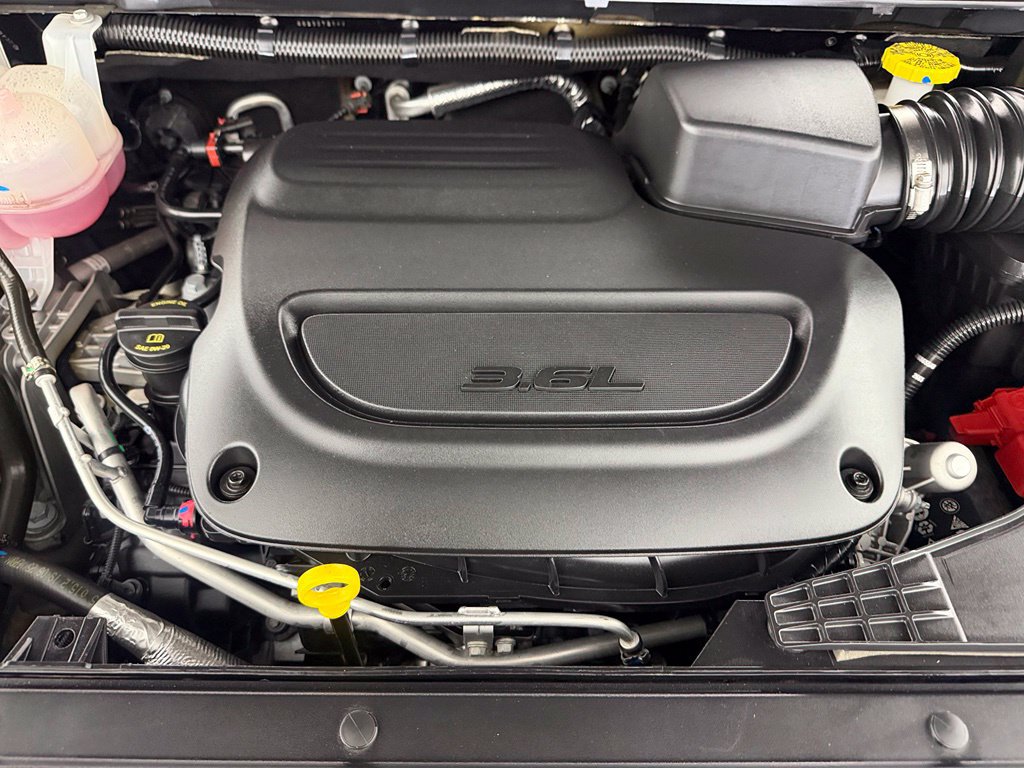 Used 2026 Chrysler Pacifica Limited FWD image 23