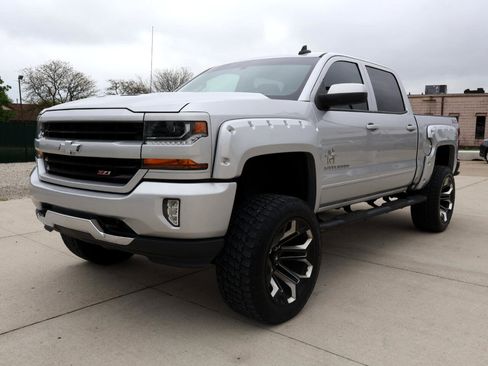 Used 2018 Chevrolet Silverado 1500 LT w/ All Star Edition image 3