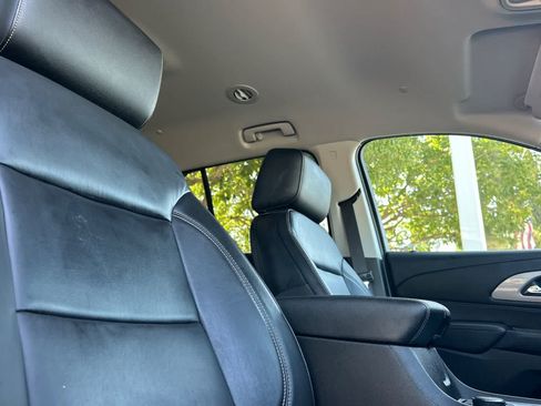 Used 2020 Chevrolet Traverse RS FWD image 20