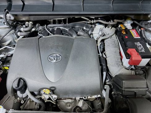 Used 2022 Toyota Highlander XLE AWD/4WD image 27