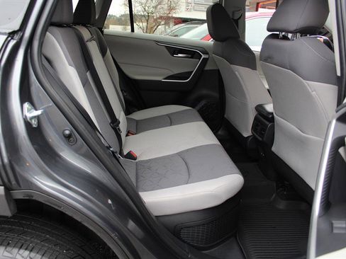 Used 2020 Toyota RAV4 XLE image 22