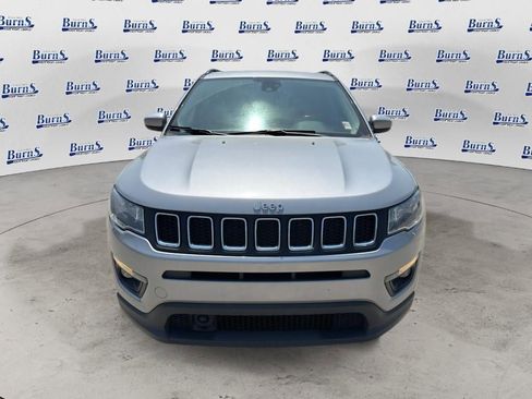 Used 2020 Jeep Compass Latitude FWD image 2
