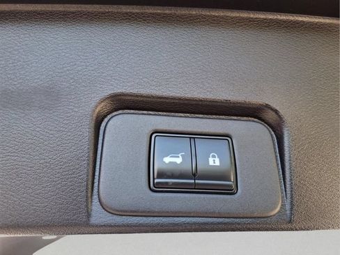 Used 2025 Nissan Rogue SV FWD image 5