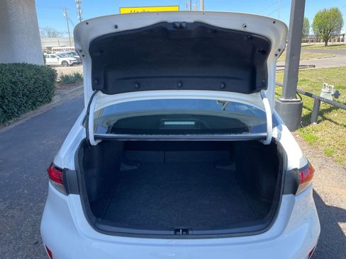 Used 2025 Toyota Corolla LE image 30