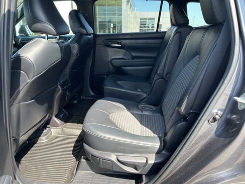 Used 2022 Toyota Highlander XSE AWD/4WD image 15