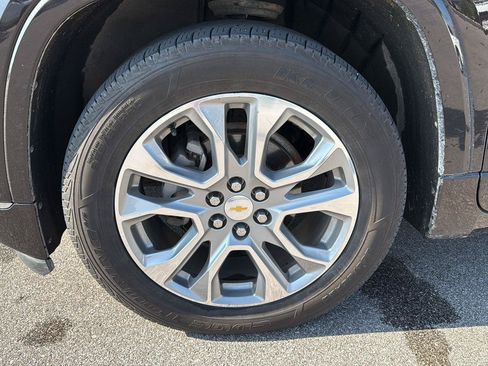Used 2018 Chevrolet Traverse Premier w/ Driver Confidence II Package FWD image 16