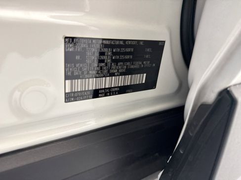 Used 2022 Toyota RAV4 XLE Premium AWD/4WD image 27