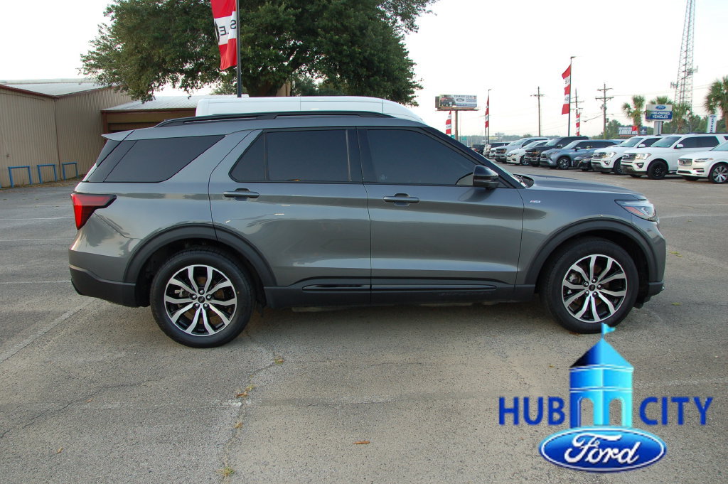 Used 2025 Ford Explorer ST-Line RWD image 6