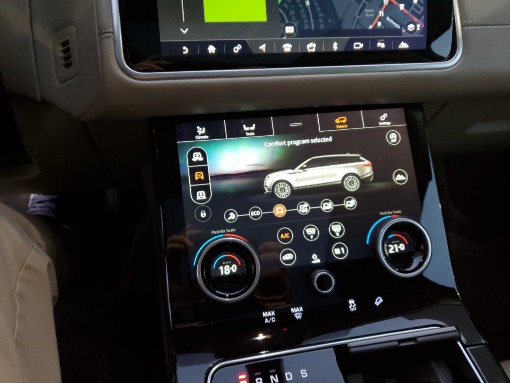 Used 2018 Land Rover Range Rover Velar S AWD/4WD image 19