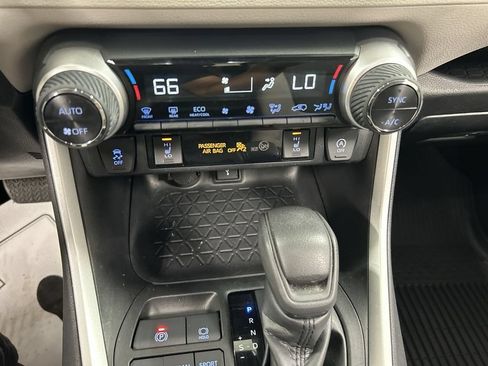 Used 2022 Toyota RAV4 XLE w/ Convenience Package AWD/4WD image 16