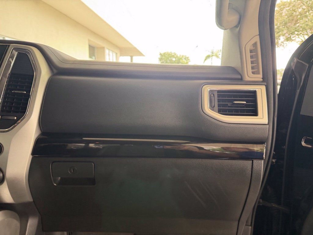 Used 2021 Nissan Titan SV w/ SV Convenience Package RWD image 28