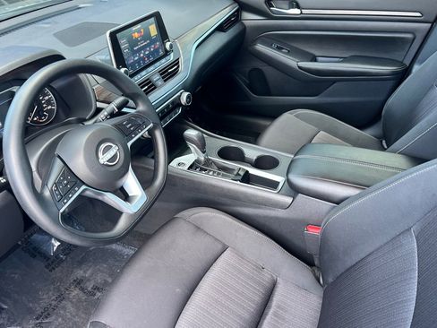 Used 2025 Nissan Altima 2.5 SV FWD image 7