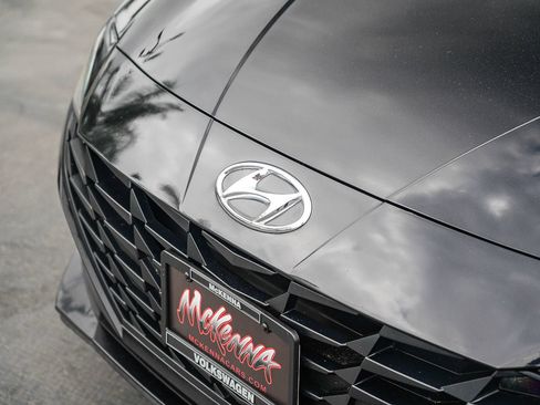 Used 2023 Hyundai Elantra SEL w/ Cargo Package FWD image 3