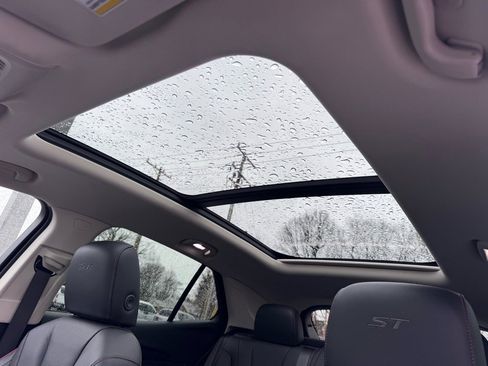 Used 2023 Buick Envision Essence w/ Sport Touring Package image 10