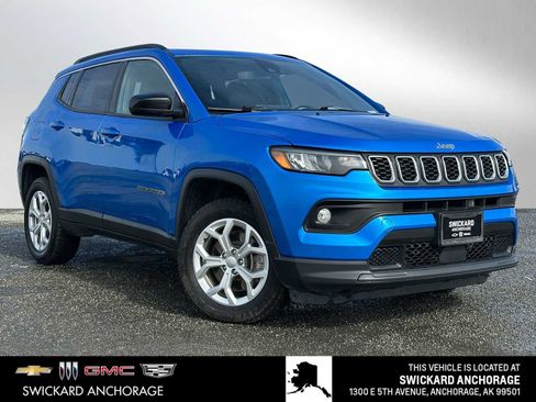 Used 2024 Jeep Compass Latitude AWD/4WD image 1