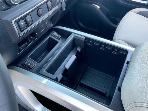 Certified 2024 Nissan Titan SV w/ SV Convenience Package RWD image 17