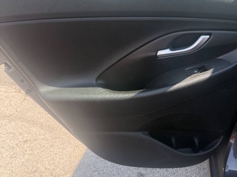 Used 2019 Hyundai Elantra GT w/ Style Package 02 FWD image 9