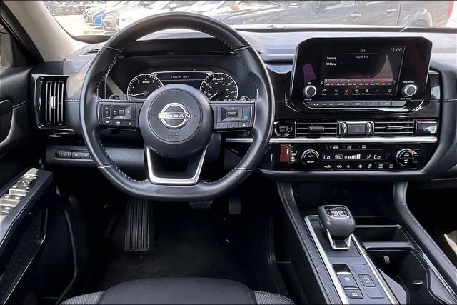 Certified 2025 Nissan Pathfinder SV AWD/4WD image 4