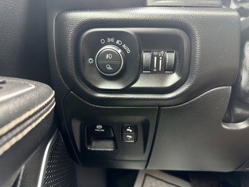 Used 2022 RAM 1500 Laramie w/ Sport Appearance Package image 18