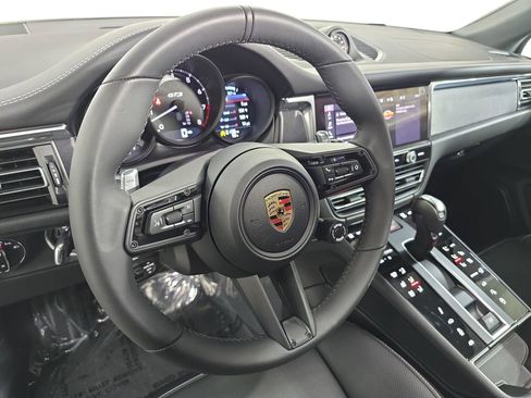 New 2026 Porsche Macan GTS image 4