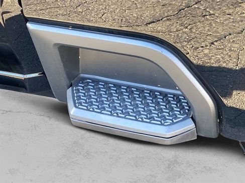 Used 2025 Chevrolet Silverado 2500 LT w/ Convenience Package image 27