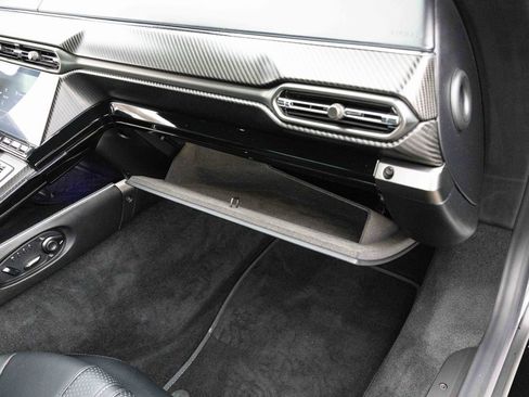 Used 2025 Aston Martin V8 Vantage Coupe image 53