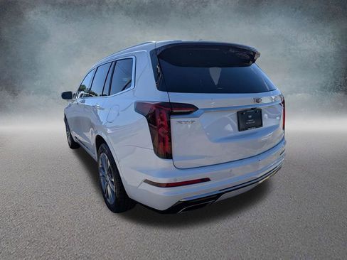 Used 2020 Cadillac XT6 Premium Luxury w/ Platinum Package FWD image 2