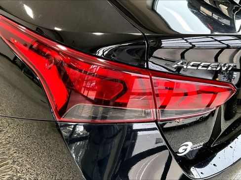 Used 2021 Hyundai Accent SE image 31