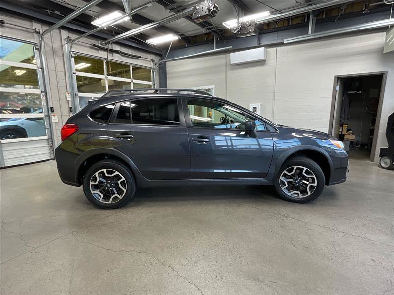 Used 2017 Subaru Crosstrek 2.0i AWD/4WD image 6