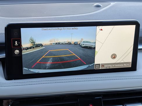 Used 2025 Genesis G70 2.5T image 18