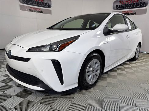 Used 2022 Toyota Prius LE image 7
