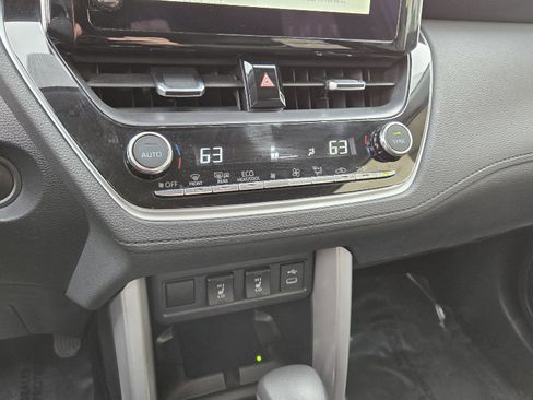Used 2025 Toyota Corolla Cross XLE AWD/4WD image 24