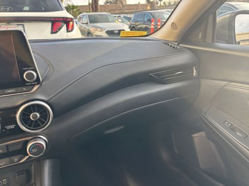 Used 2025 Nissan Sentra SV image 40