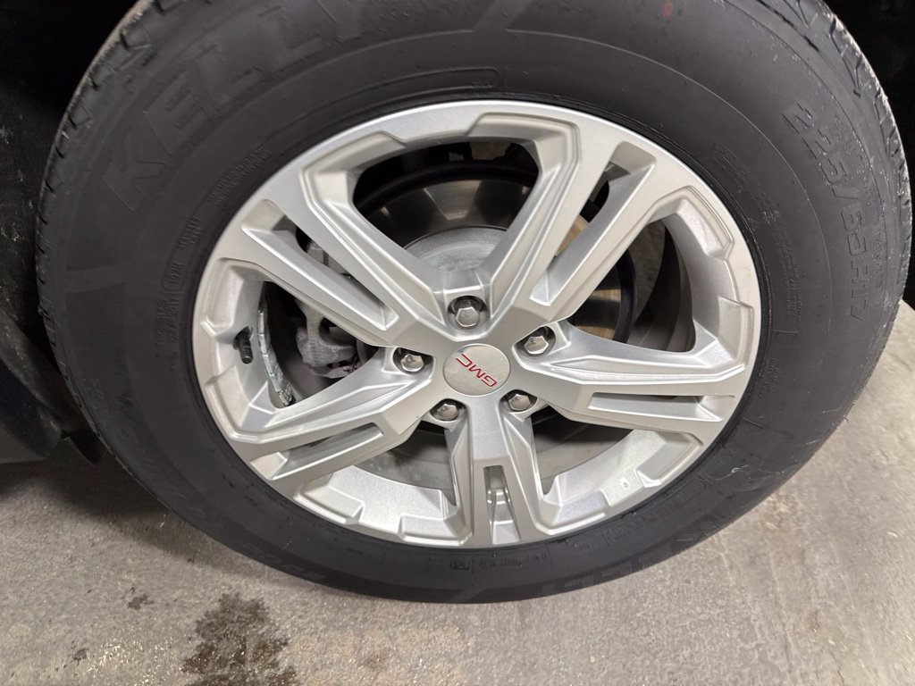 Used 2024 GMC Terrain SLE FWD image 40