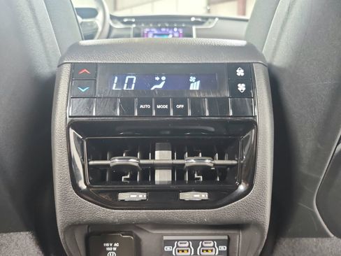 Used 2024 Jeep Grand Cherokee L Laredo AWD/4WD image 38