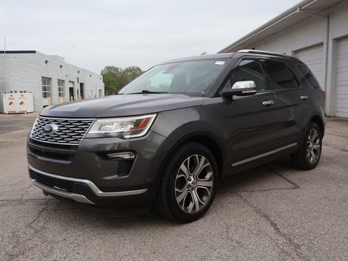 Used 2018 Ford Explorer Platinum image 3