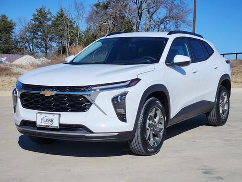 New 2026 Chevrolet Trax LT w/ Driver Confidence Package FWD image 3