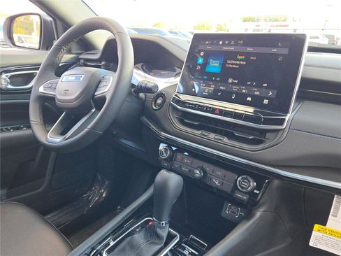 New 2026 Jeep Compass Latitude image 8