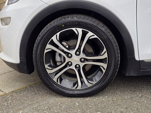 Used 2018 Chevrolet Bolt Premier w/ Driver Confidence II Package image 10