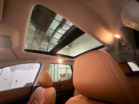 Used 2023 Nissan Pathfinder Platinum w/ Cargo Package FWD image 18