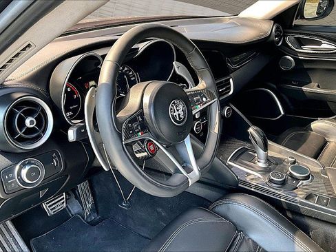 Used 2019 Alfa Romeo Giulia Ti RWD image 10