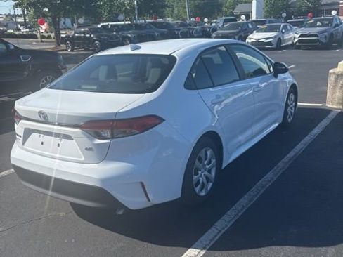 Used 2025 Toyota Corolla LE FWD image 3