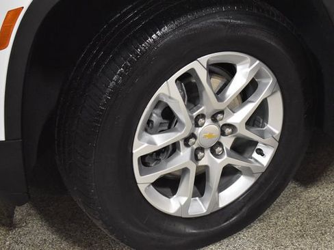 Used 2022 Chevrolet Traverse LS image 11