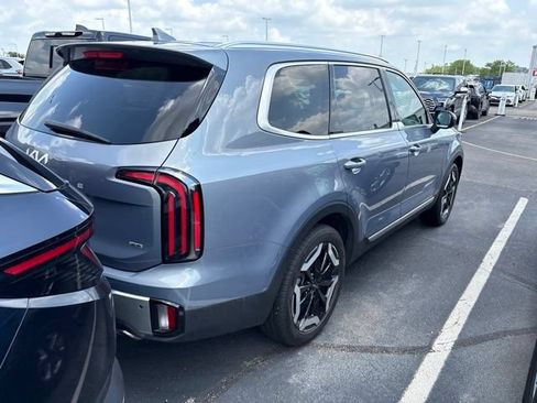 Used 2024 Kia Telluride EX w/ EX Captain's Chair Package AWD/4WD image 5