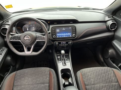 Used 2024 Nissan Kicks SR image 5