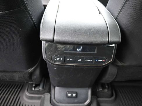 Used 2021 Toyota Highlander LE AWD/4WD image 14