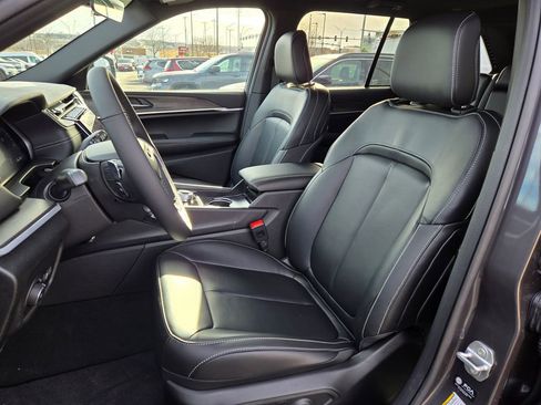 New 2025 Jeep Grand Cherokee Limited image 15