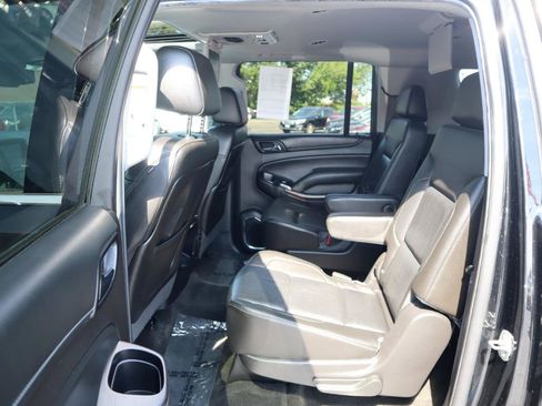 Used 2016 GMC Yukon XL SLT w/ Open Road Package AWD/4WD image 17