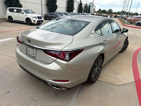 Certified 2025 Lexus ES 350 w/ Premium Package FWD image 3
