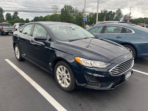 Used 2020 Ford Fusion SE FWD image 1